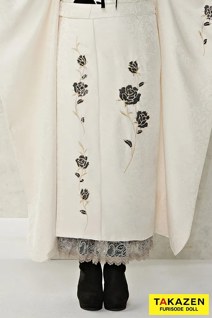 TAKAZENのレンタル振袖 最新作ヴィンテージスタイル　ホワイト/白ベース　ワンポイント刺繍　誰とも被らない　個性的　おしゃれ振袖　シンプル　ブーツコーデ　レース小物コーデ【通販可】24032