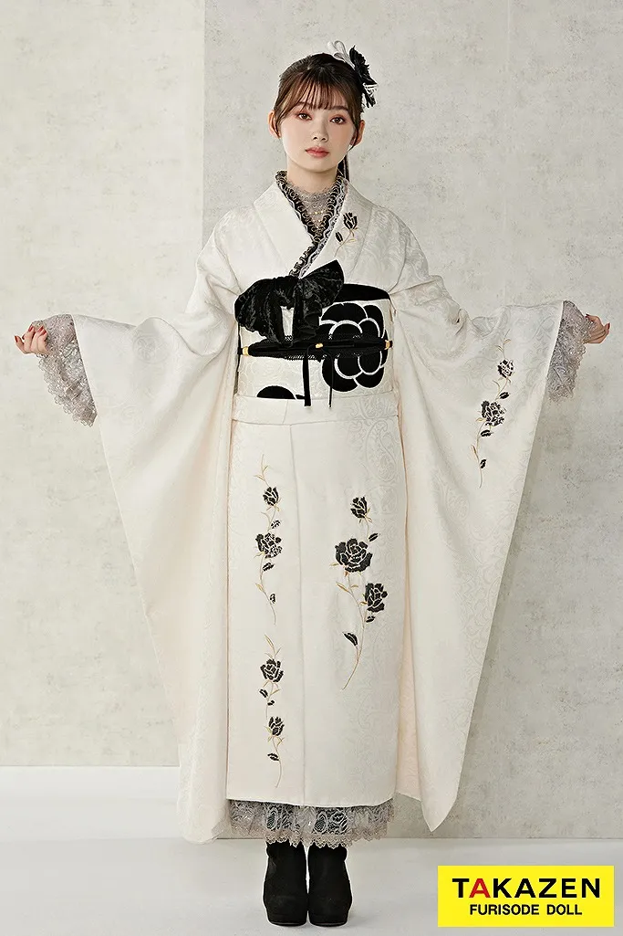 TAKAZENのレンタル振袖 最新作ヴィンテージスタイル　ホワイト/白ベース　ワンポイント刺繍　誰とも被らない　個性的　おしゃれ振袖　シンプル　ブーツコーデ　レース小物コーデ【通販可】24032