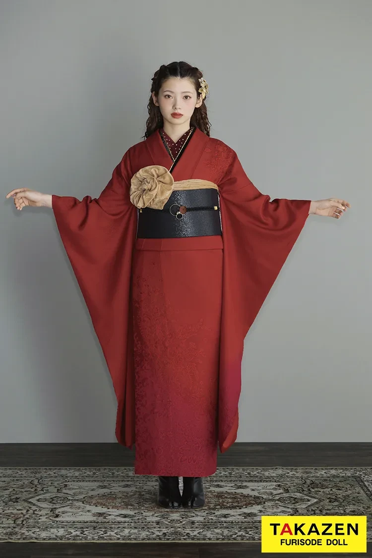 TAKAZENのレンタル振袖 ヴィンテージスタイル 赤 無地 目立つ振袖 個性的 スタイリッシュ シック ブーツスタイル レトロ 南琴奈【通販可】24035