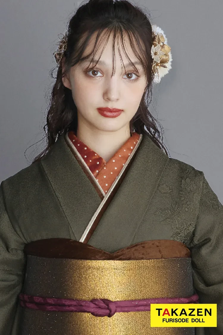 TAKAZENのレンタル振袖 ヴィンテージスタイル 緑/グリーン 無地 大人っぽい かっこいい 粋な振袖 レトロ ブーツコーデ 目立つ シンプル 香川るな【通販可】24036