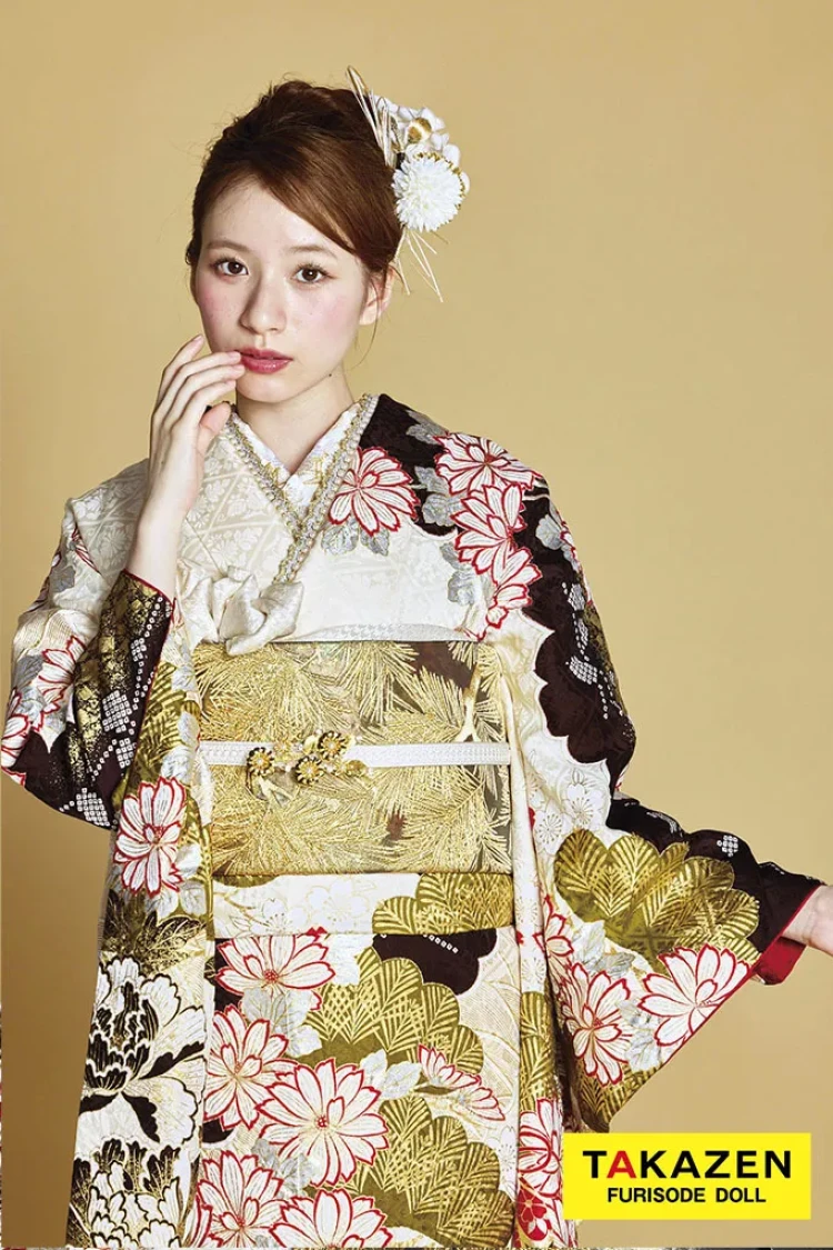 TAKAZENのレンタル振袖 最高級古典柄振袖 滝泰/最高級金彩刺繍絞り友禅 白/金/茶 鞠柄/牡丹柄 大人っぽい 豪華 上品 白宮みずほ【通販可】24042