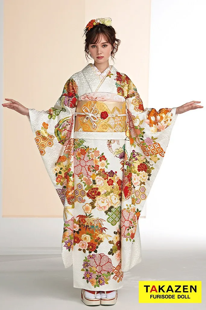 TAKAZENのレンタル振袖 最新作正統派古典　白/金/赤　柄小さめ　可愛い　低身長さんにもおすすめ　最高級金彩手描友禅　はんなり【通販可】24045