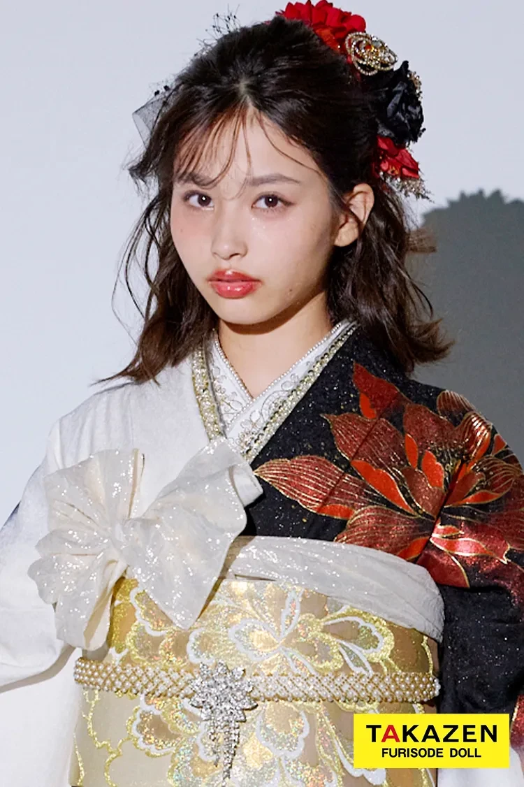 TAKAZENのレンタル振袖 モード　赤/黒/白　大柄/牡丹柄　目立つ　グラマラス　ギャル振袖　派手　グラマラス　グリッター　ゴージャス　谷田ラナ【通販可】24068