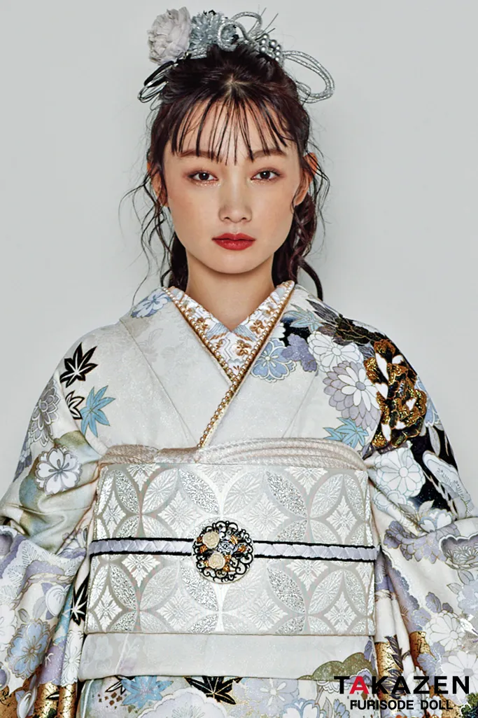 TAKAZENのレンタル振袖 粋古典　白/グレー/金　牡丹柄　シック　白地　渋い振袖　大人っぽい　花魁風　かっこいい　煌びやか【通販可】31121
