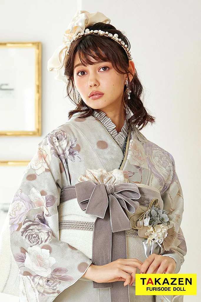 振袖　成人式　ヘップバーン　可愛い　淡い　淡色　グレー　白
