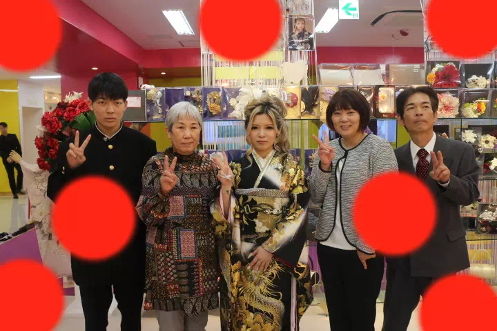 TAKAZEN神戸店　　成人式　振袖　ギラギラ　派手　龍　ジャパンモード　金　かっこいい　黒色