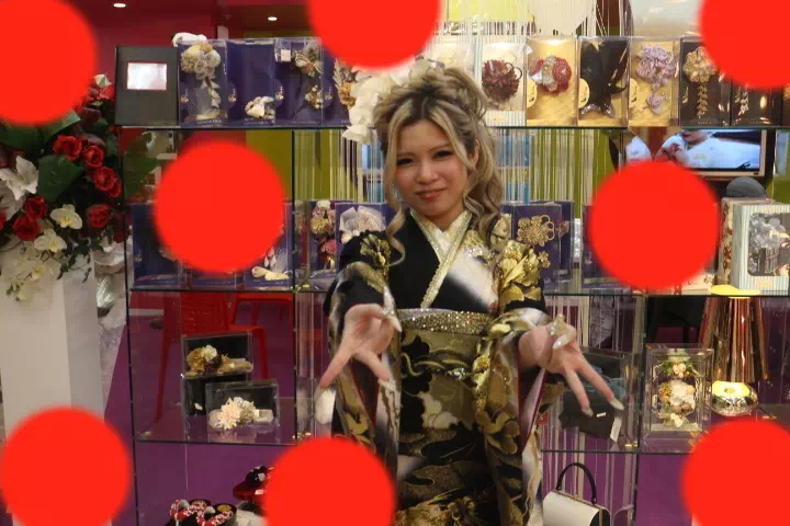 TAKAZEN神戸店　　成人式　振袖　ギラギラ　派手　龍　ジャパンモード　金　かっこいい　黒色