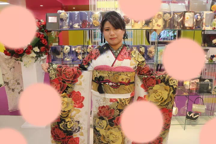 TAKAZEN神戸三宮店　モード　キラキラ　派手　赤色　バラ　前撮り撮影会　イマドキ　カワイイ　コディネート　振袖　レンタル　袴　