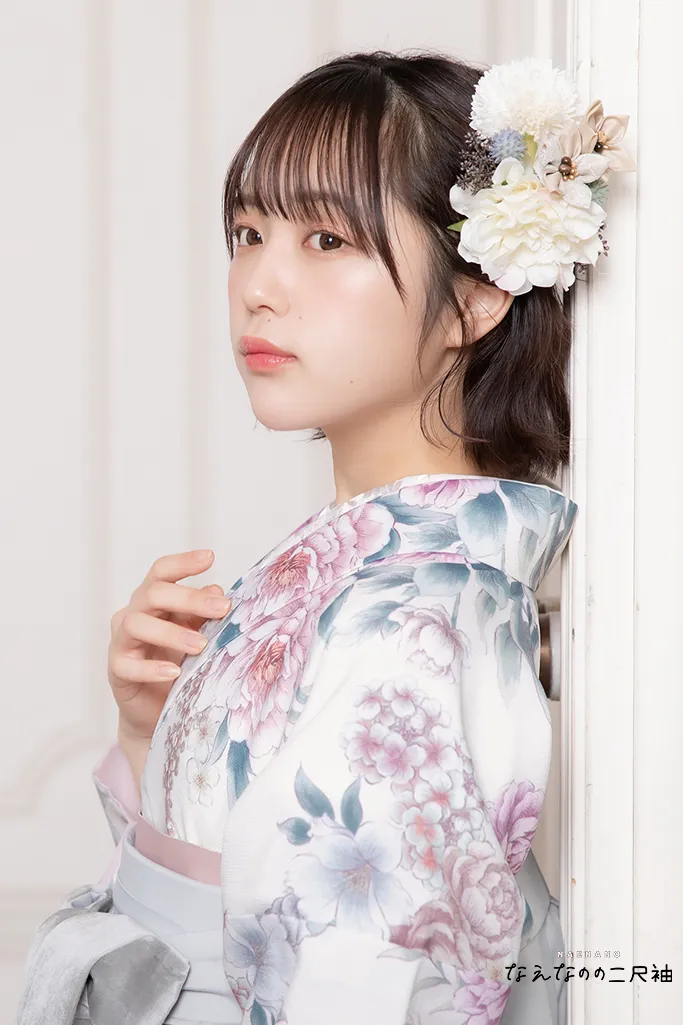 TAKAZENのレンタル袴 なえなのの二尺袖　くすみカラー/白　ボタン柄/花柄　淡い色　ボタニカル　おしとやか【通販可】　K24002