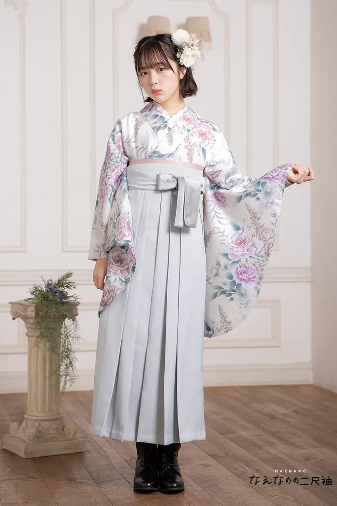 TAKAZENのレンタル袴 なえなのの二尺袖　くすみカラー/白　ボタン柄/花柄　淡い色　ボタニカル　おしとやか【通販可】　K24002