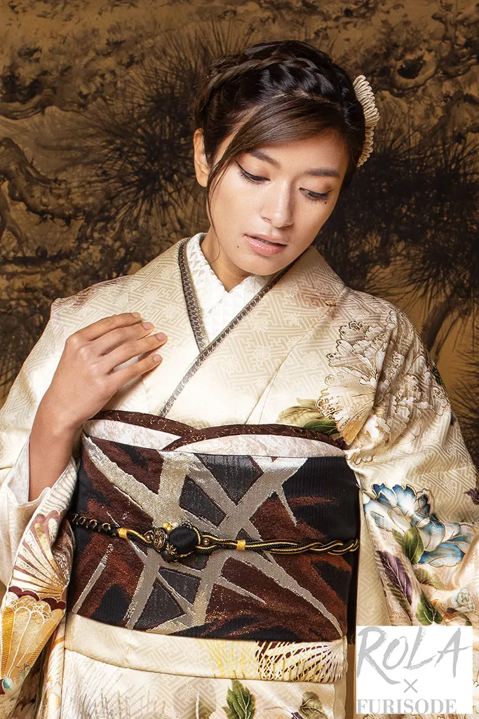 TAKAZENのレンタル振袖 ローラ振袖　ベージュ　くすみ系　古典柄　綺麗　上品　華やか【通販可】K673