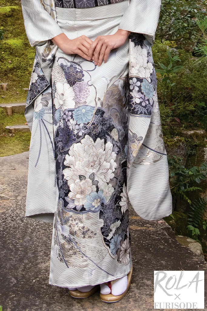 TAKAZENのレンタル振袖 ローラ振袖　グレー/ニュアンスカラー　くすみカラー　古典柄　ボタン柄　おしゃれ【通販可】K677