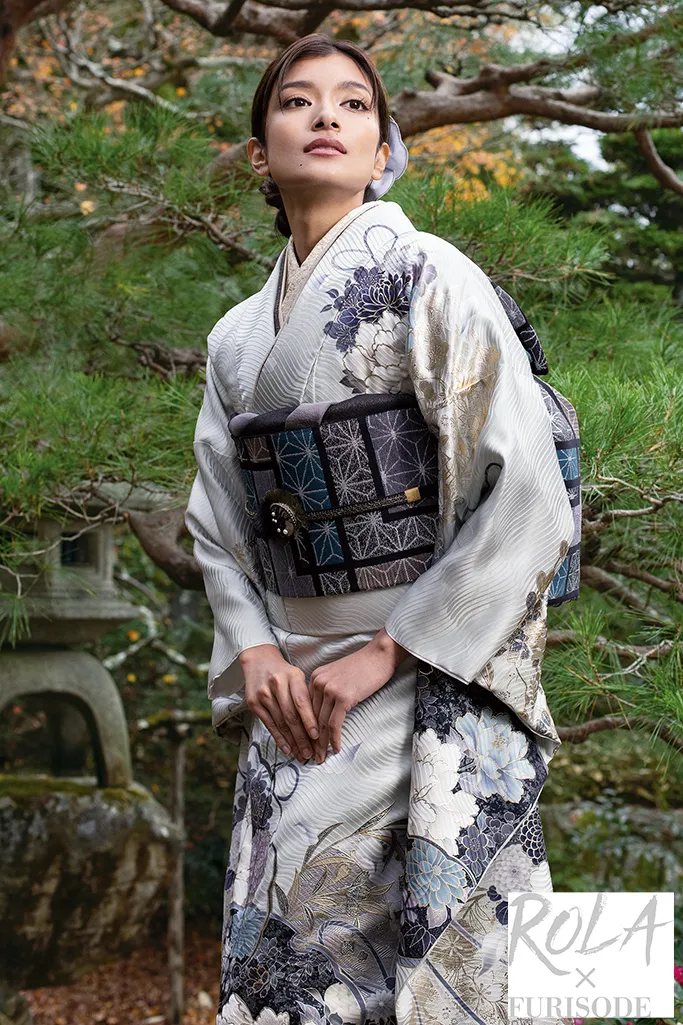 TAKAZENのレンタル振袖 ローラ振袖　グレー/ニュアンスカラー　くすみカラー　古典柄　ボタン柄　おしゃれ【通販可】K677