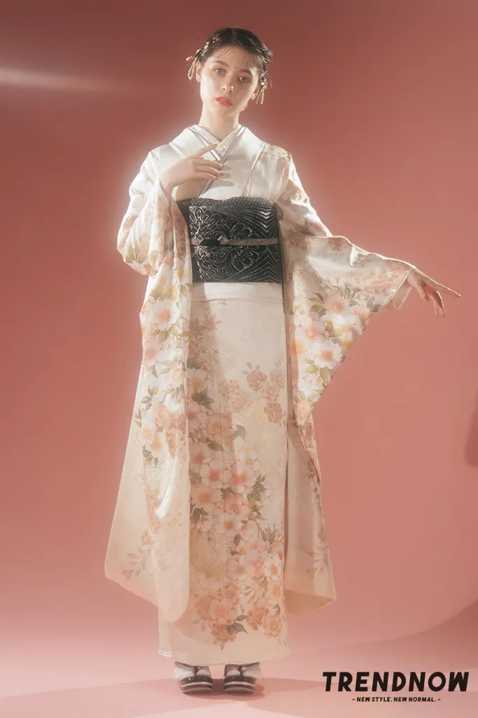 TAKAZENのレンタル振袖 ヴィンテージスタイル　枝垂桜/菊柄　オフホワイト/ピンク　くすみカラー古典　古風　シンプル【通販可】K719