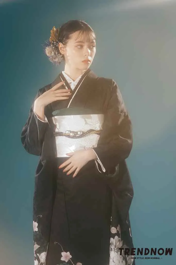 TAKAZENのレンタル振袖 ヴィンテージスタイル　ネイビー/濃紺　牡丹柄/菊唐草　シンプル　スッキリ　大人っぽい　かっこいい【通販可】K728