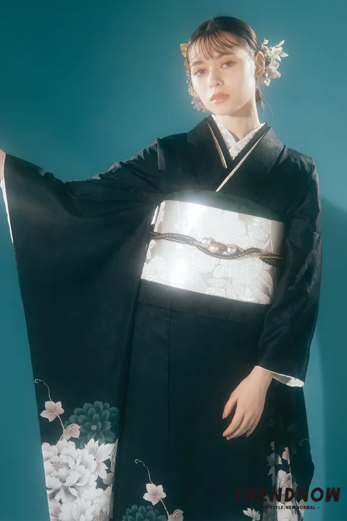 TAKAZENのレンタル振袖 ヴィンテージスタイル　ネイビー/濃紺　牡丹柄/菊唐草　シンプル　スッキリ　大人っぽい　かっこいい【通販可】K728