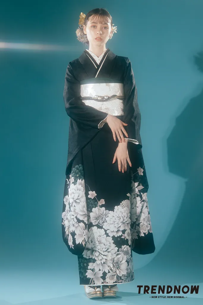 TAKAZENのレンタル振袖 ヴィンテージスタイル　ネイビー/濃紺　牡丹柄/菊唐草　シンプル　スッキリ　大人っぽい　かっこいい【通販可】K728