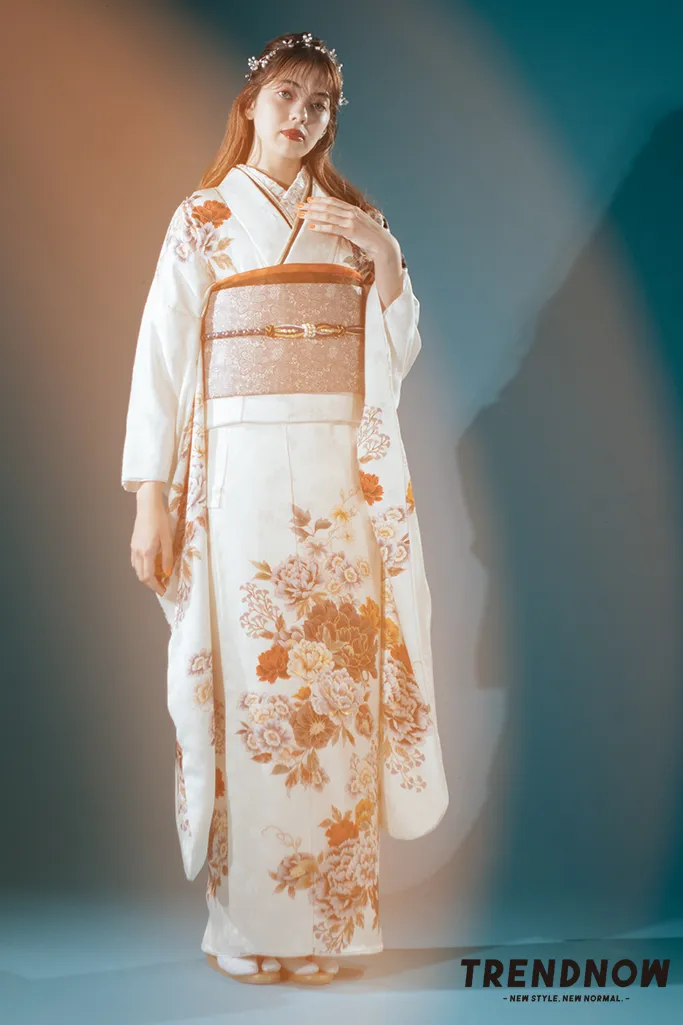 TAKAZENのレンタル振袖 ヴィンテージスタイル　白/アイボリー　牡丹柄/八重桜　シンプル　綺麗　上品　おしとやか【通販可】K729
