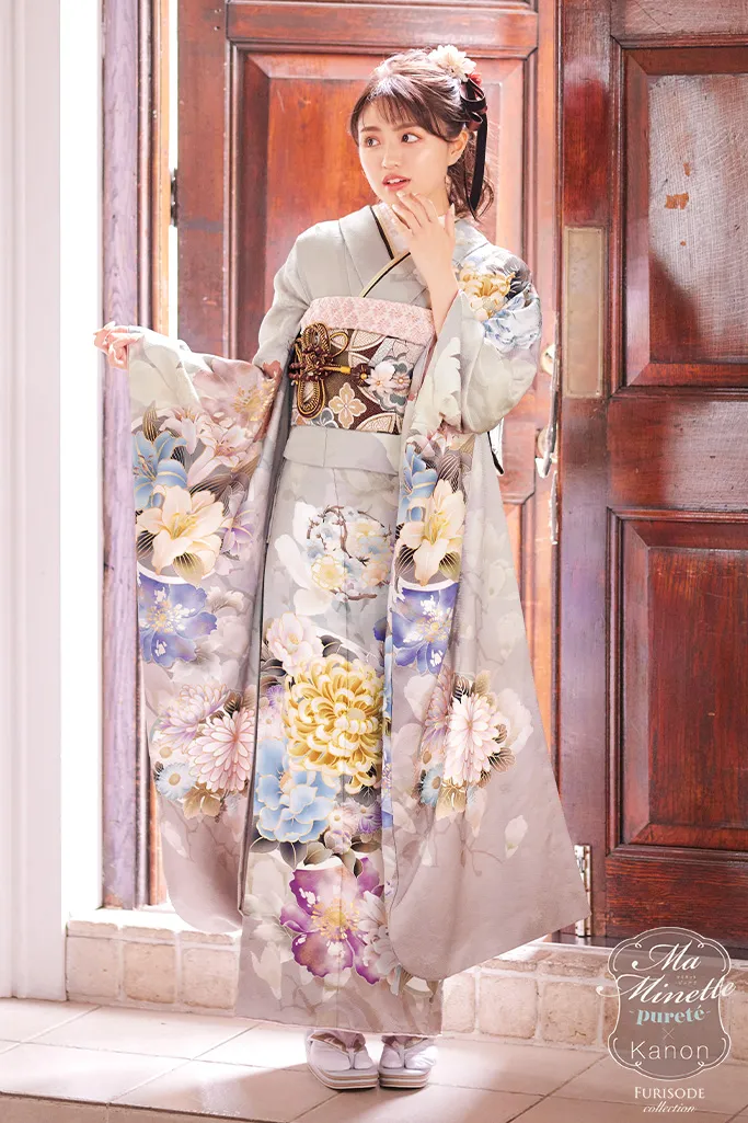 TAKAZENのレンタル振袖 くすみ古典　グレー/ダスティーカラー　乱菊柄　大柄　かわいい　香音ちゃん　女の子らしい【通販可】K756