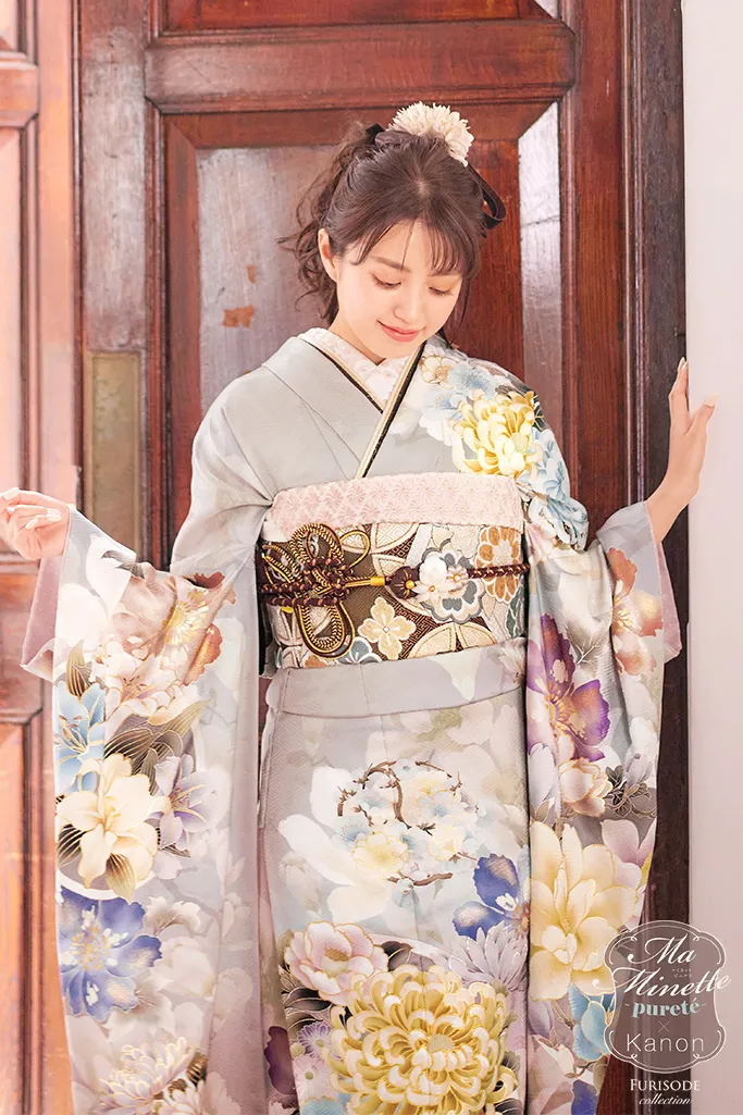 TAKAZENのレンタル振袖 くすみ古典　グレー/ダスティーカラー　乱菊柄　大柄　かわいい　香音ちゃん　女の子らしい【通販可】K756