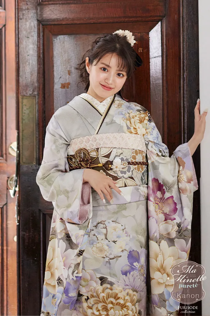 TAKAZENのレンタル振袖 くすみ古典　グレー/ダスティーカラー　乱菊柄　大柄　かわいい　香音ちゃん　女の子らしい【通販可】K756