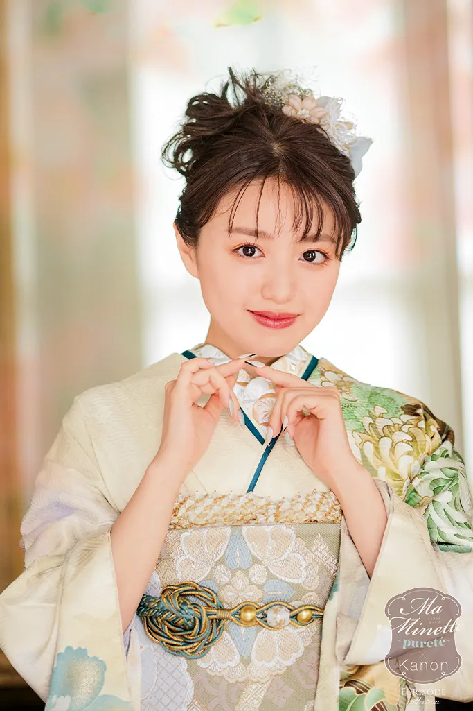 TAKAZENのレンタル振袖 くすみ古典　水色/白地/淡い色　乱菊柄　大柄　かわいい　香音ちゃん　爽やかな色合い　綺麗　グラデーション【通販可】K757