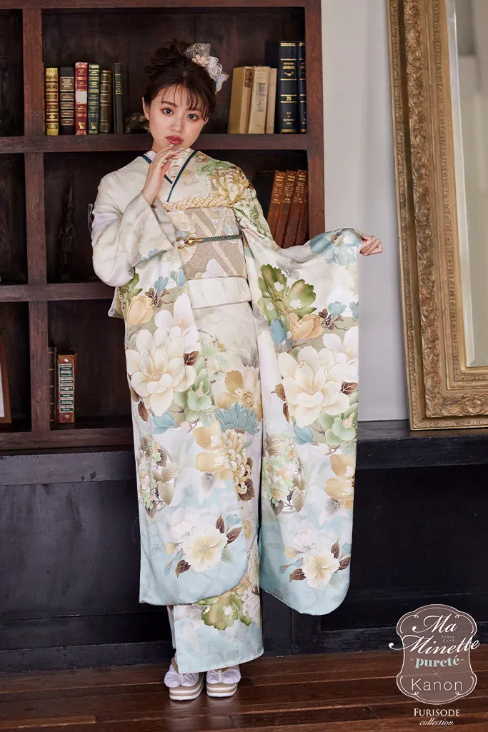 TAKAZENのレンタル振袖 くすみ古典　水色/白地/淡い色　乱菊柄　大柄　かわいい　香音ちゃん　爽やかな色合い　綺麗　グラデーション【通販可】K757