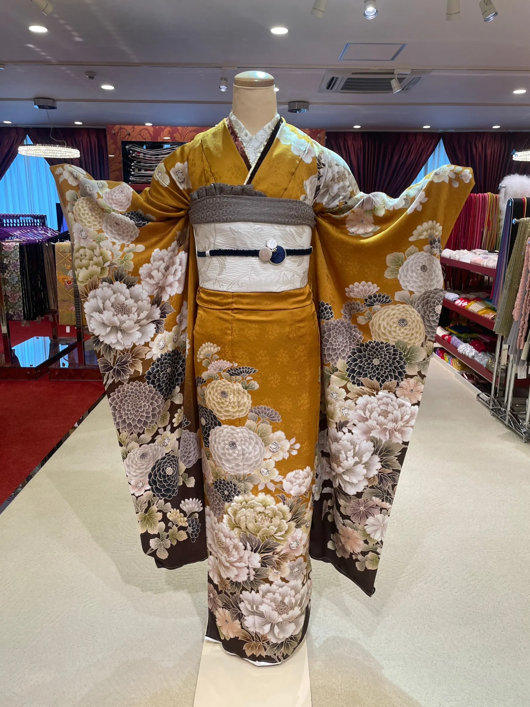振袖　成人式　TAKAZEN　からし色