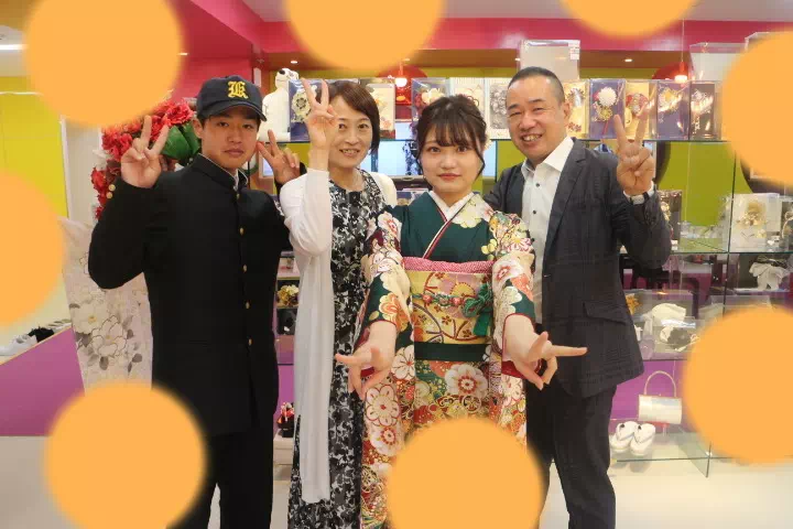 TAKAZEN神戸三宮店　前撮り撮影会　イマドキ　カワイイ　コディネート　振袖　レンタル　くすみ　派手　キラキラ　かわいい　おしゃれ　イマドキ　成人式　緑　古典柄　オレンジ　ゴールド