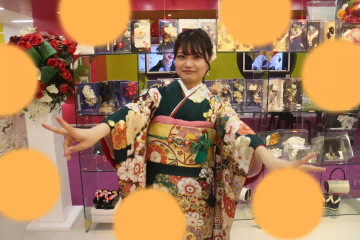 TAKAZEN神戸三宮店　前撮り撮影会　イマドキ　カワイイ　コディネート　振袖　レンタル　くすみ　派手　キラキラ　かわいい　おしゃれ　イマドキ　成人式　緑　古典柄　オレンジ　ゴールド