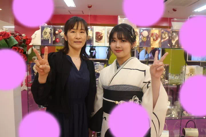 TAKAZEN神戸三宮店　前撮り撮影会　イマドキ　カワイイ　コディネート　振袖　レンタル　くすみ　派手　キラキラ　かわいい　おしゃれ　イマドキ　成人式　モノトーン　白黒　薔薇　シック　モード