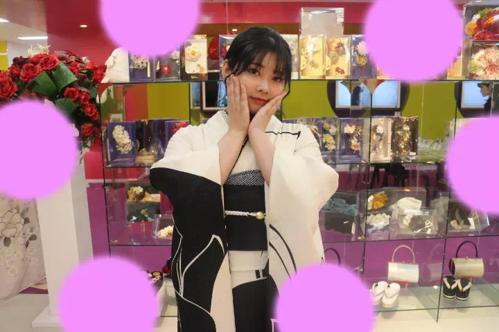 TAKAZEN神戸三宮店　前撮り撮影会　イマドキ　カワイイ　コディネート　振袖　レンタル　くすみ　派手　キラキラ　かわいい　おしゃれ　イマドキ　成人式　モノトーン　白黒　薔薇　シック　モード