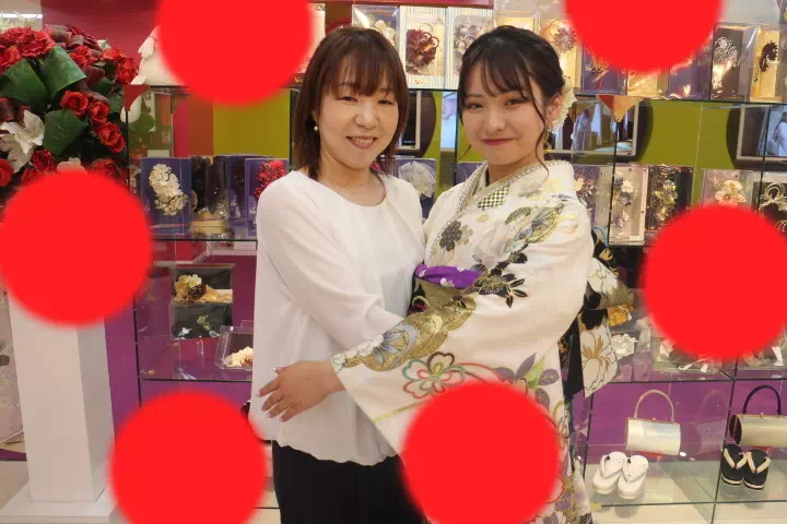 TAKAZEN神戸三宮店　前撮り撮影会　イマドキ　カワイイ　コディネート　振袖　レンタル　くすみ　派手　キラキラ　かわいい　おしゃれ　イマドキ　成人式　今田美桜　モデル　タレント　着用　メーカー　ブランド