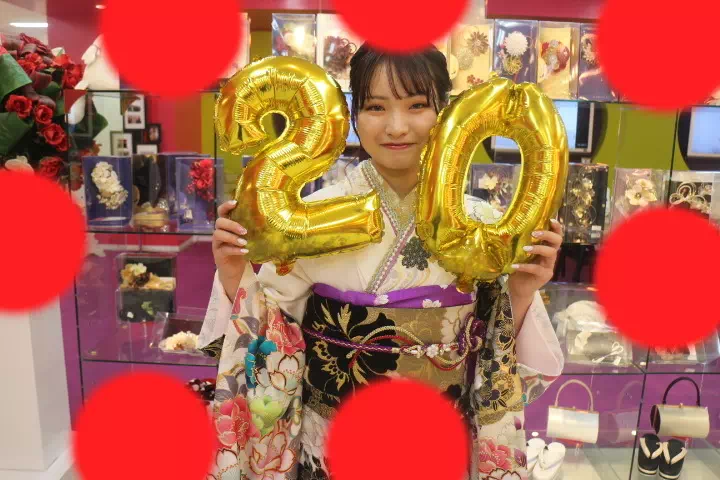 TAKAZEN神戸三宮店　前撮り撮影会　イマドキ　カワイイ　コディネート　振袖　レンタル　くすみ　派手　キラキラ　かわいい　おしゃれ　イマドキ　成人式　今田美桜　モデル　タレント　着用　メーカー　ブランド