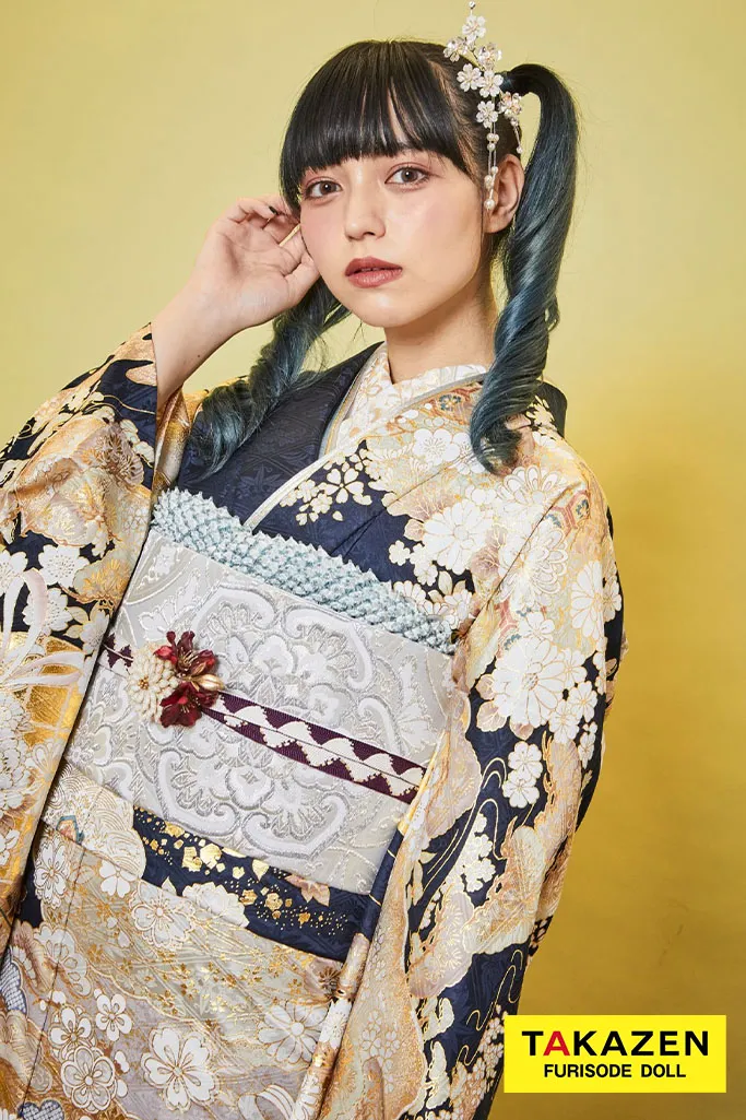 TAKAZENのレンタル振袖 正統派古典　白/ネイビー/紺色　菊柄/毬柄　柄多め　大人っぽい　豪華　桂由美プレミアム振袖【通販可】K861