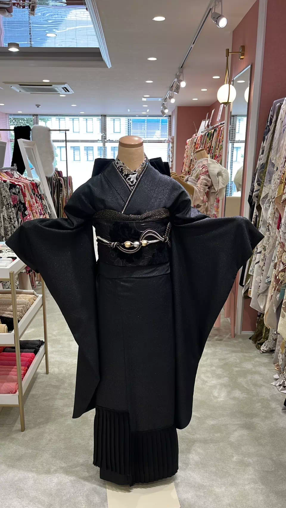 TAKAZEN姫路店　姫路市　成人式　卒業式　袴　振袖　イマドキ振袖 　ヴィンテージ振袖　黒