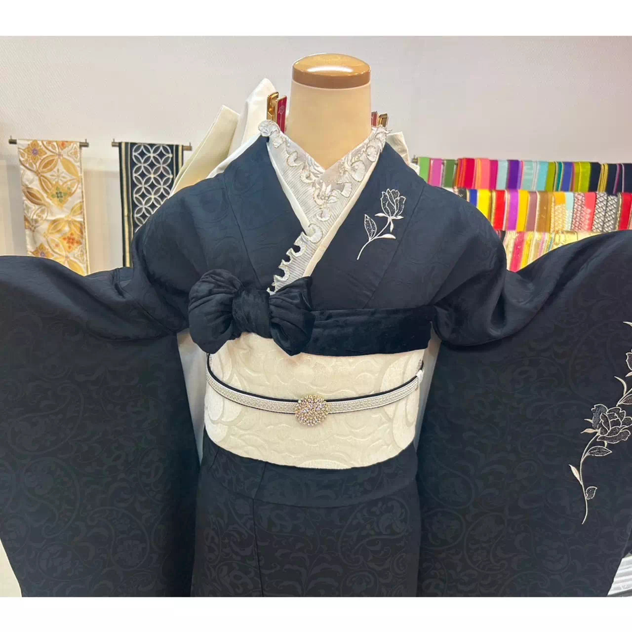 TAKAZEN神戸店　前撮り撮影会　イマドキ　カワイイ　コディネート　くすみカラー　袴　卒業式　ピンク　神戸市　西宮市　三田市　三木市　明石市　振袖レンタル　成人式　ヴィンテージ　ブーツスタイル　レースインナー