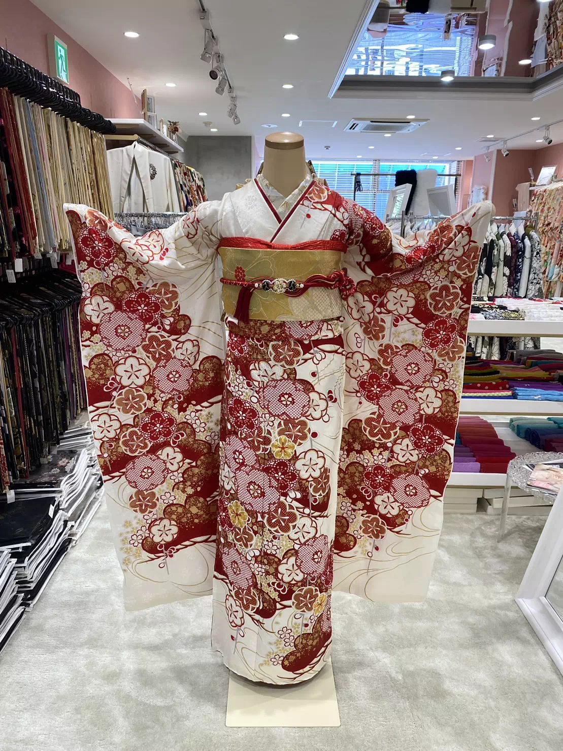 TAKAZEN姫路店　加古川市　高砂市　たつの市　振袖レンタル　人気振袖　姫路市　成人式　卒業式　袴　振袖　イマドキ振袖　香音　