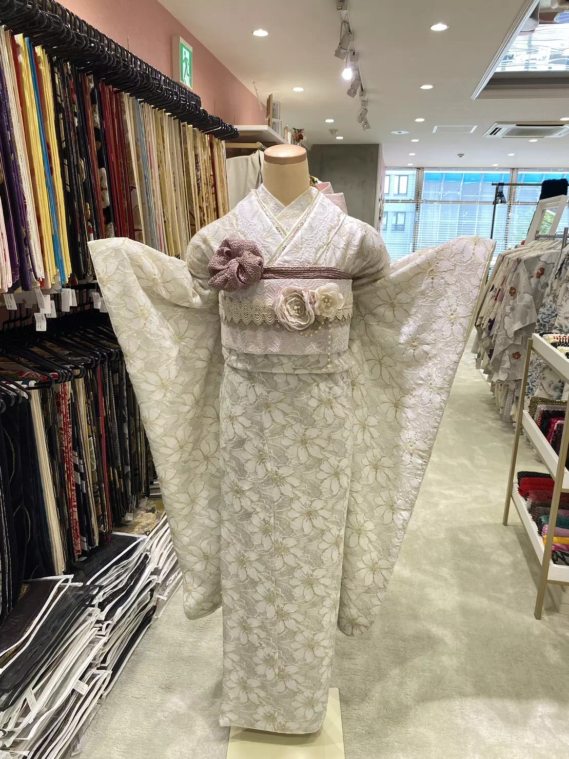 TAKAZEN姫路店　加古川市　高砂市　人気振袖　振袖レンタル　姫路市　成人式　卒業式　袴　振袖　イマドキ振袖　香音　