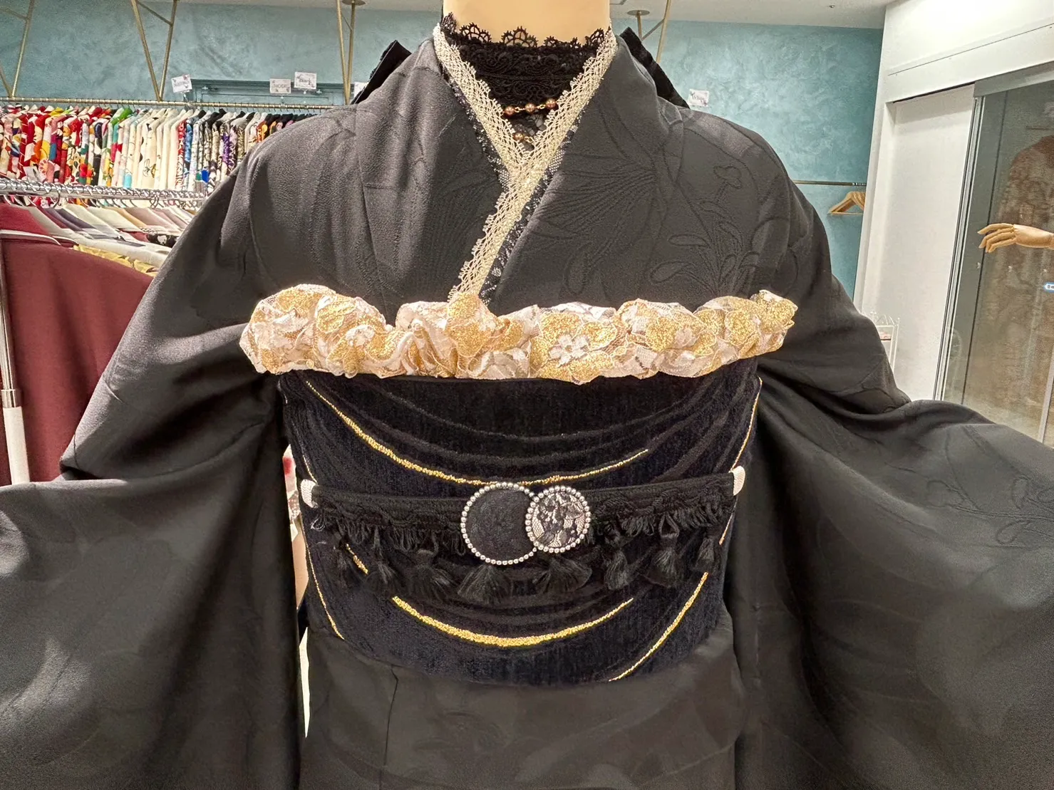 振袖　レトロ　黒無地　イマドキ　個性的　