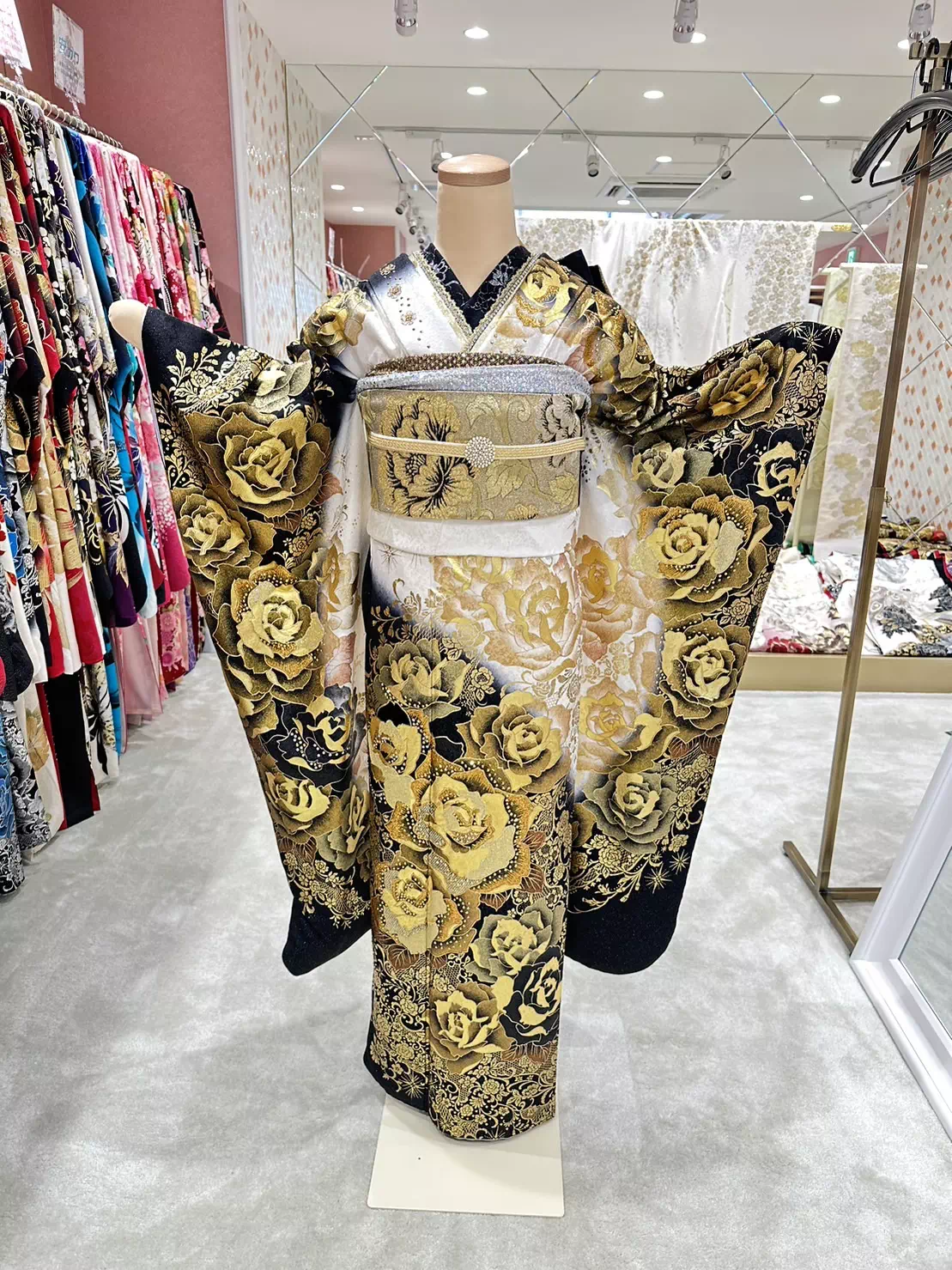 TAKAZEN姫路店　加古川市　高砂市　人気振袖　振袖レンタル　姫路市　成人式　卒業式　袴　振袖　イマドキ振袖　モード　キラキラ　カッコイイ