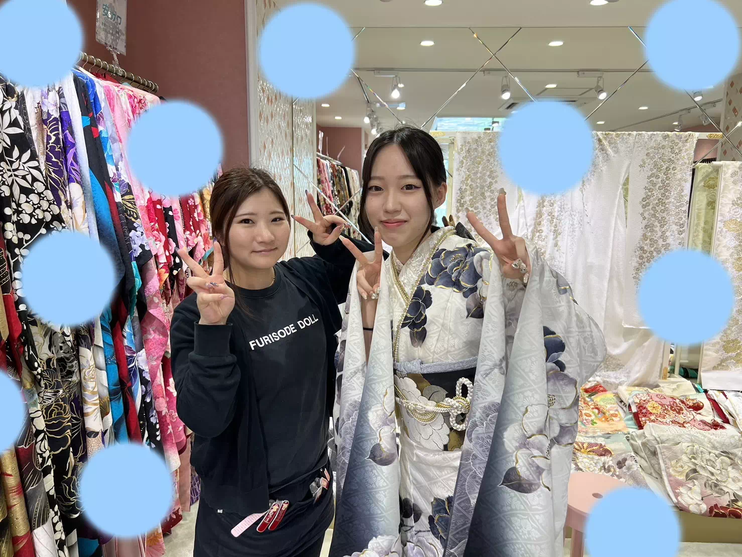 【TAKAZEN姫路店】♡９日　2025年成人くすみカラーの白×ネイビーが大人カワイイ！お振袖の姫ちゃんのご紹介♡