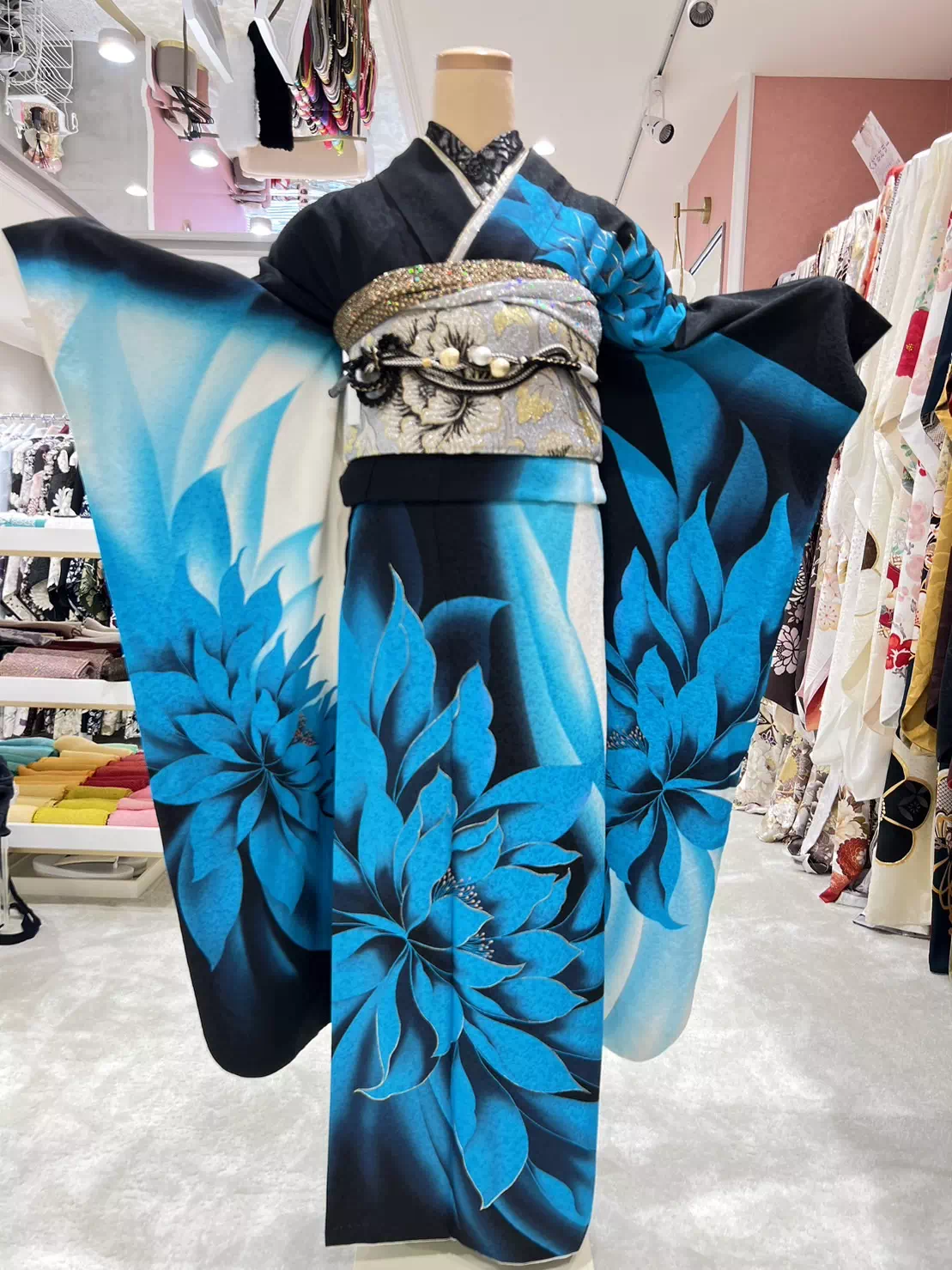 TAKAZEN姫路店　加古川市　高砂市　人気振袖　振袖レンタル　姫路市　成人式　卒業式　袴　振袖　イマドキ振袖　青　クール　カッコイイ　大人っぽい