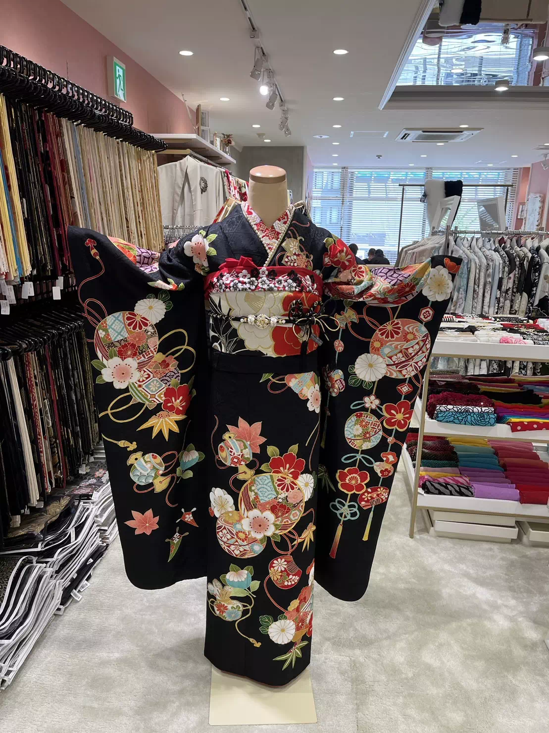 TAKAZEN姫路店　加古川市　高砂市　人気振袖　振袖レンタル　姫路市　成人式　卒業式　袴　振袖　イマドキ振袖　古典柄　黒色