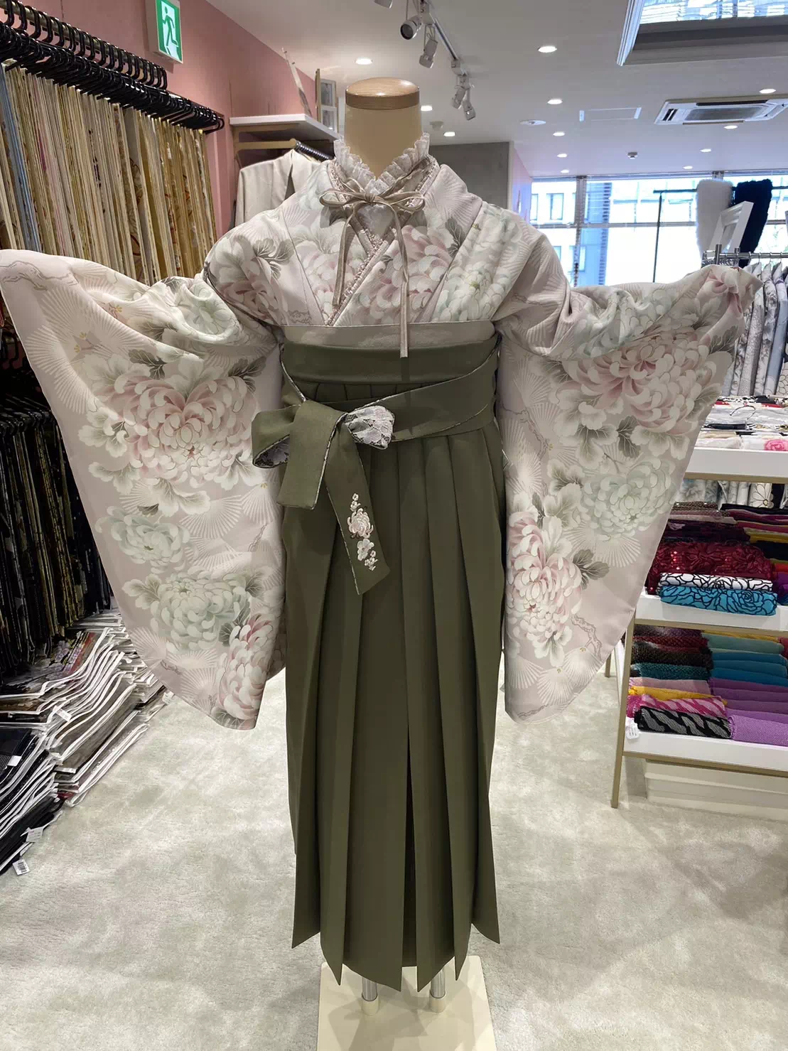 TAKAZEN姫路店　加古川市　高砂市　人気振袖　振袖レンタル　姫路市　成人式　卒業式　袴　振袖　イマドキ振袖　袴　カワイイ　大人っぽい