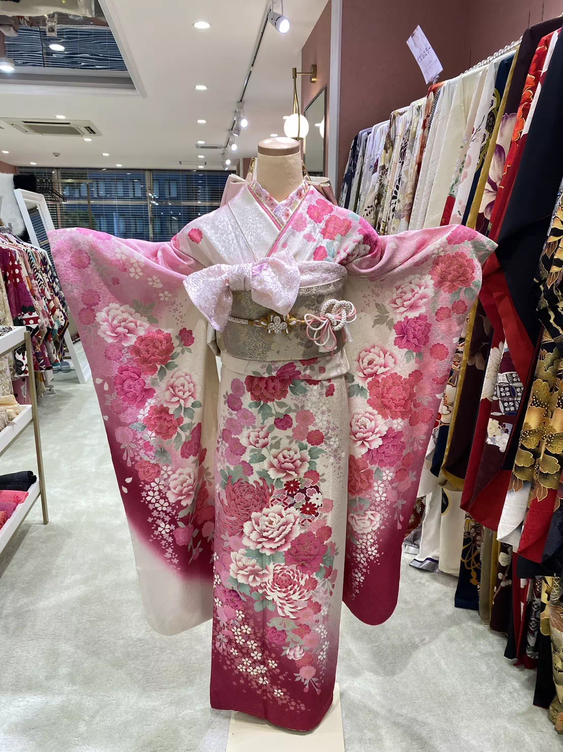 TAKAZEN姫路店　加古川市　高砂市　人気振袖　振袖レンタル　姫路市　成人式　卒業式　袴　振袖　イマドキ振袖　キュート＆ガーリー　かわいい