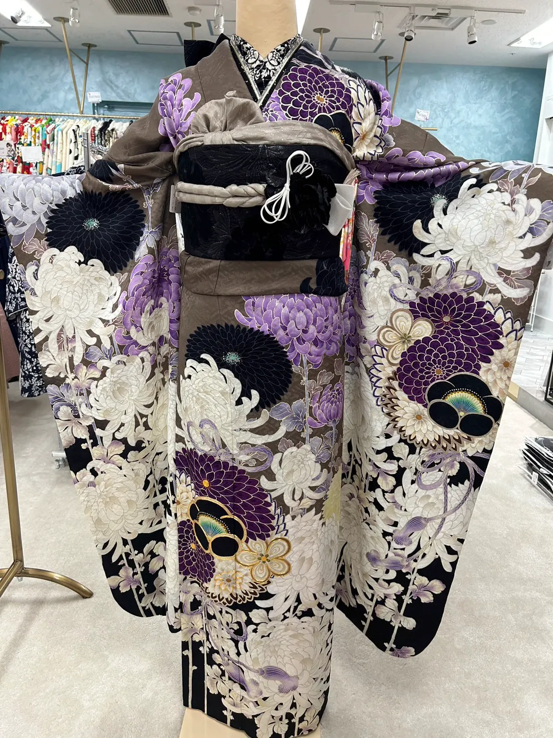 ヴｨンテージ　くすみ　振袖レンタル