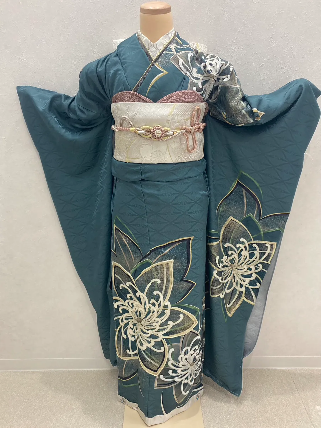 振袖レンタル　奈良　橿原　かわいい　おしゃれ　個性派　かわいい　かっこいい　くすみ　イマドキ　