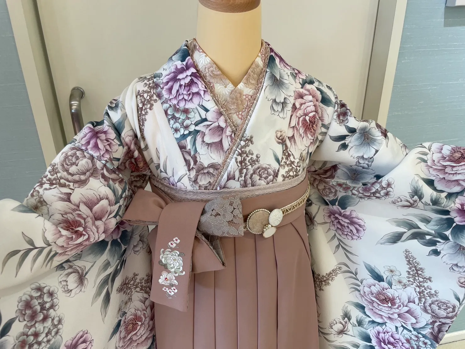 卒業式　袴　前撮り撮影会　くすみ　可愛い　流行　イマドキ　なえなの　ピンク袴　格安袴