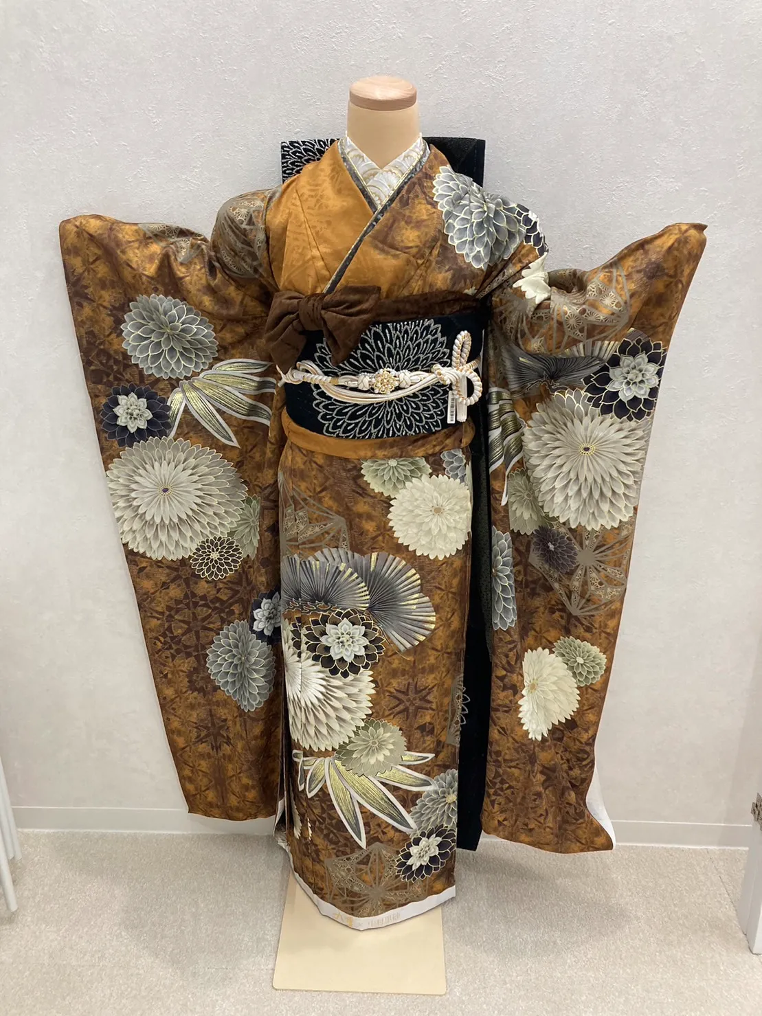 振袖レンタル　奈良　橿原　かわいい　おしゃれ　個性派　かわいい　かっこいい　くすみ　イマドキ　